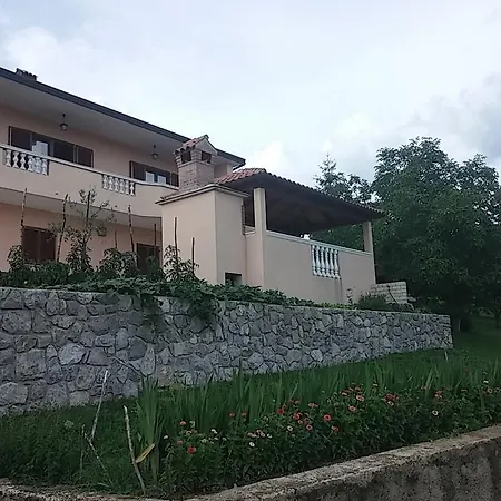 Zule Apartment *