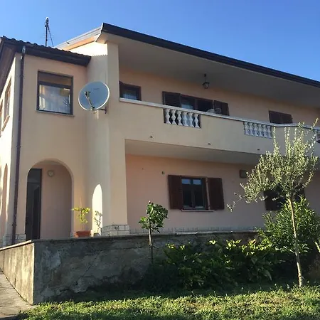 Zule Apartment *